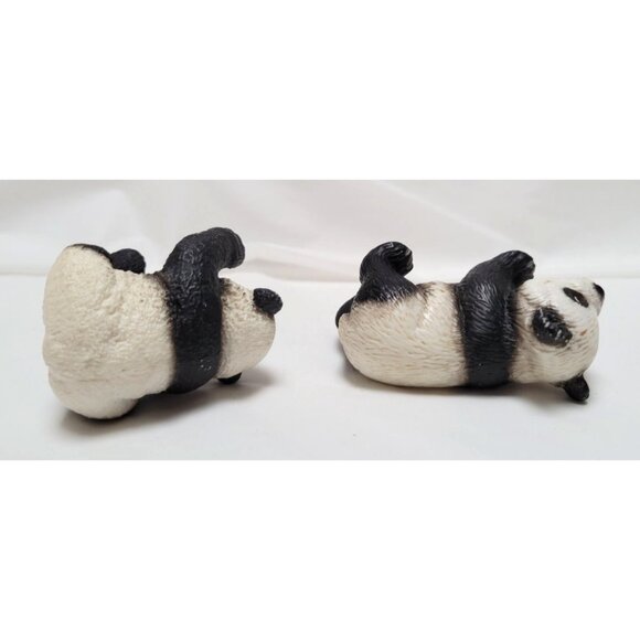 Schleich 2014 Set of 2 Black & White Sitting Standing Panda Cubs Figurines Toys - Picture 6 of 7